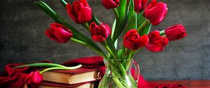 Preview wallpaper tulips, flowers, vase, books, petal, cape, table