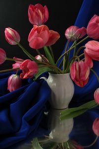 Preview wallpaper tulips, flowers, vase, fabric, table, reflection