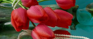 Preview wallpaper tulips, flowers, vase, lie, beads, drops, water, reflection