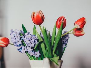 Preview wallpaper tulips, lilacs, bouquet, vase