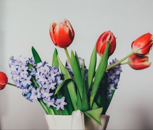 Preview wallpaper tulips, lilacs, bouquet, vase