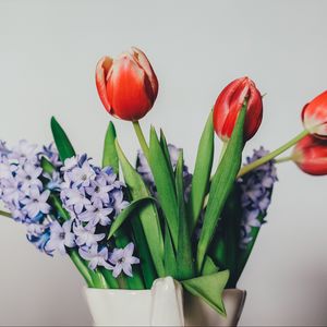 Preview wallpaper tulips, lilacs, bouquet, vase