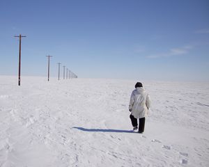 Preview wallpaper tundra, people, snow, footprints