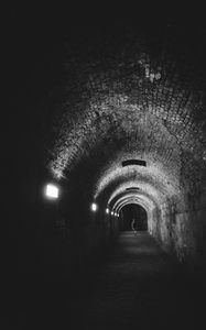 Preview wallpaper tunnel, arch, lonely, bw