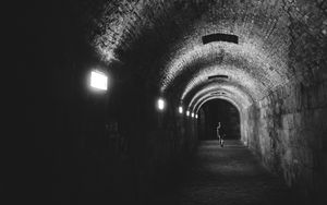 Preview wallpaper tunnel, arch, lonely, bw