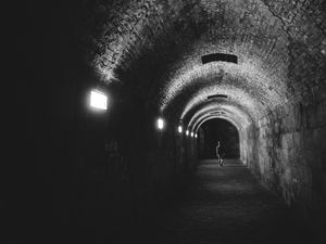 Preview wallpaper tunnel, arch, lonely, bw
