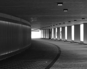 Preview wallpaper tunnel, architecture, windows, column, bw