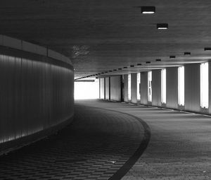Preview wallpaper tunnel, architecture, windows, column, bw