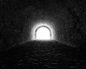 Preview wallpaper tunnel, bw, arch, brick