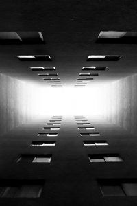 Preview wallpaper tunnel, bw, glow, distance, windows