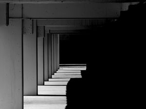 Preview wallpaper tunnel, columns, shadow, black and white