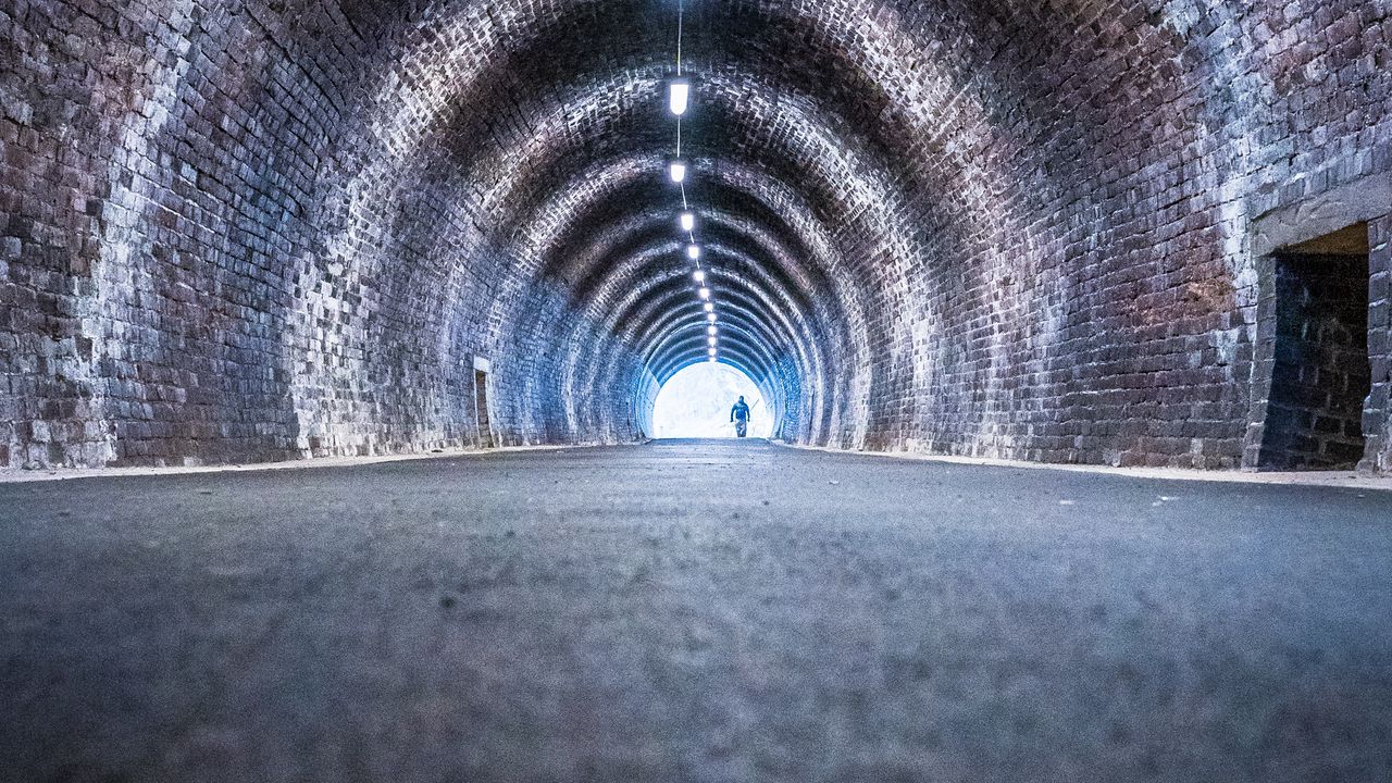 Wallpaper tunnel, light, silhouette