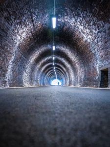 Preview wallpaper tunnel, light, silhouette