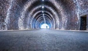 Preview wallpaper tunnel, light, silhouette