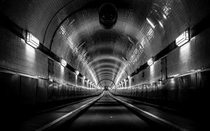 Preview wallpaper tunnel, lights, black and white, road