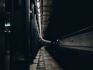 Preview wallpaper tunnel, metro, man, silhouette, dark