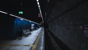 Preview wallpaper tunnel, metro, platform, distance