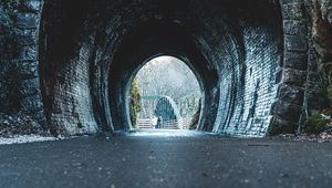 Preview wallpaper tunnel, road, construction, people