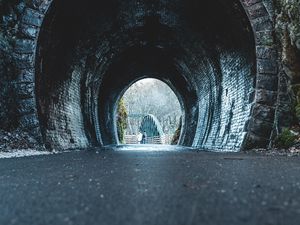 Preview wallpaper tunnel, road, construction, people