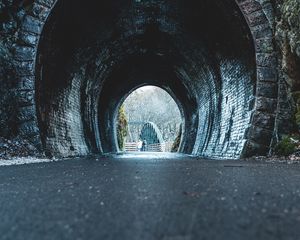 Preview wallpaper tunnel, road, construction, people