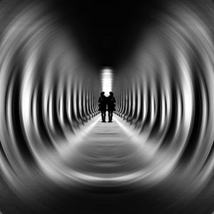 Preview wallpaper tunnel, silhouettes, bw, blur, illusion