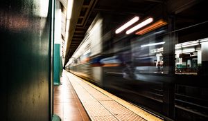Preview wallpaper tunnel, subway, train, distortion, movement