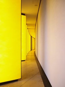 Preview wallpaper tunnel, twisting, yellow