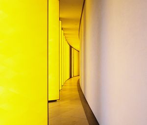 Preview wallpaper tunnel, twisting, yellow
