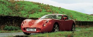 Preview wallpaper tvr t440, red, side view, grass