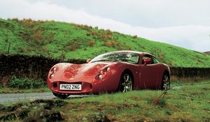 Preview wallpaper tvr t440, red, side view, grass