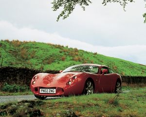 Preview wallpaper tvr t440, red, side view, grass