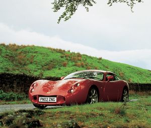 Preview wallpaper tvr t440, red, side view, grass
