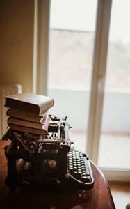 Preview wallpaper typewriter, books, vintage