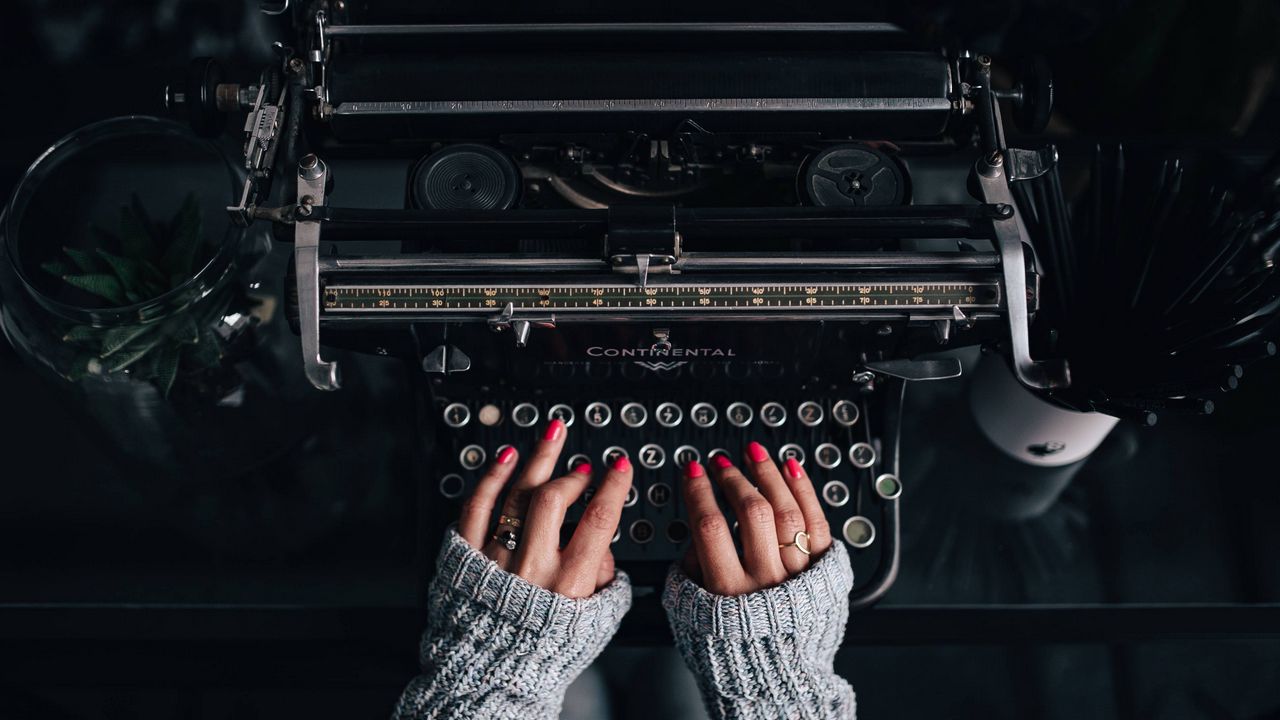 Wallpaper typewriter, hands, manicure, jewelry