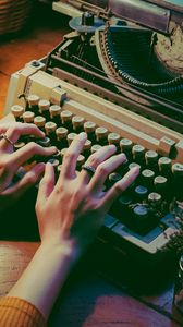 Preview wallpaper typewriter, hands, vintage, light