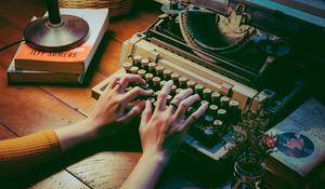 Preview wallpaper typewriter, hands, vintage, light