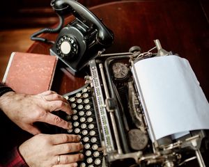 Preview wallpaper typewriter, keys, hands, retro