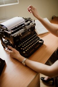 Preview wallpaper typewriter, keys, hands, aesthetics