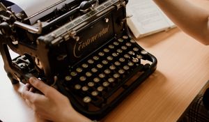 Preview wallpaper typewriter, keys, hands, aesthetics