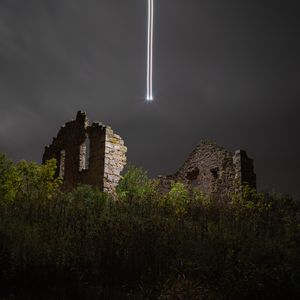 Preview wallpaper ufo, night, ruins, bushes