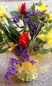 Preview wallpaper ulips, daffodils, flowers, bouquet, wrap, asphalt
