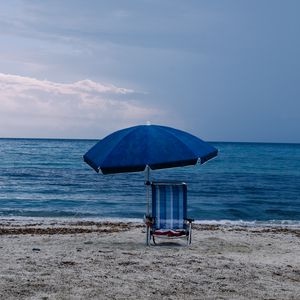 Preview wallpaper umbrella, deck chair, beach, sea, blue