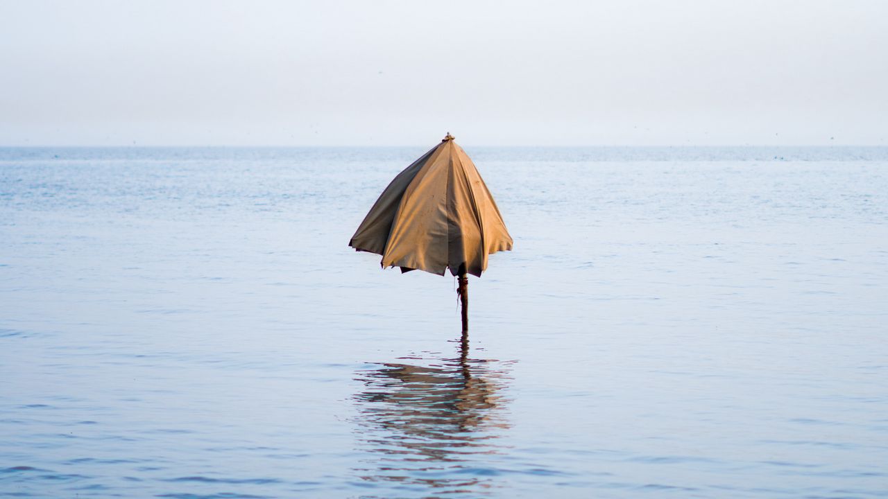 Wallpaper umbrella, ocean, water, waves, horizon