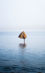 Preview wallpaper umbrella, ocean, water, waves, horizon