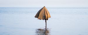 Preview wallpaper umbrella, ocean, water, waves, horizon