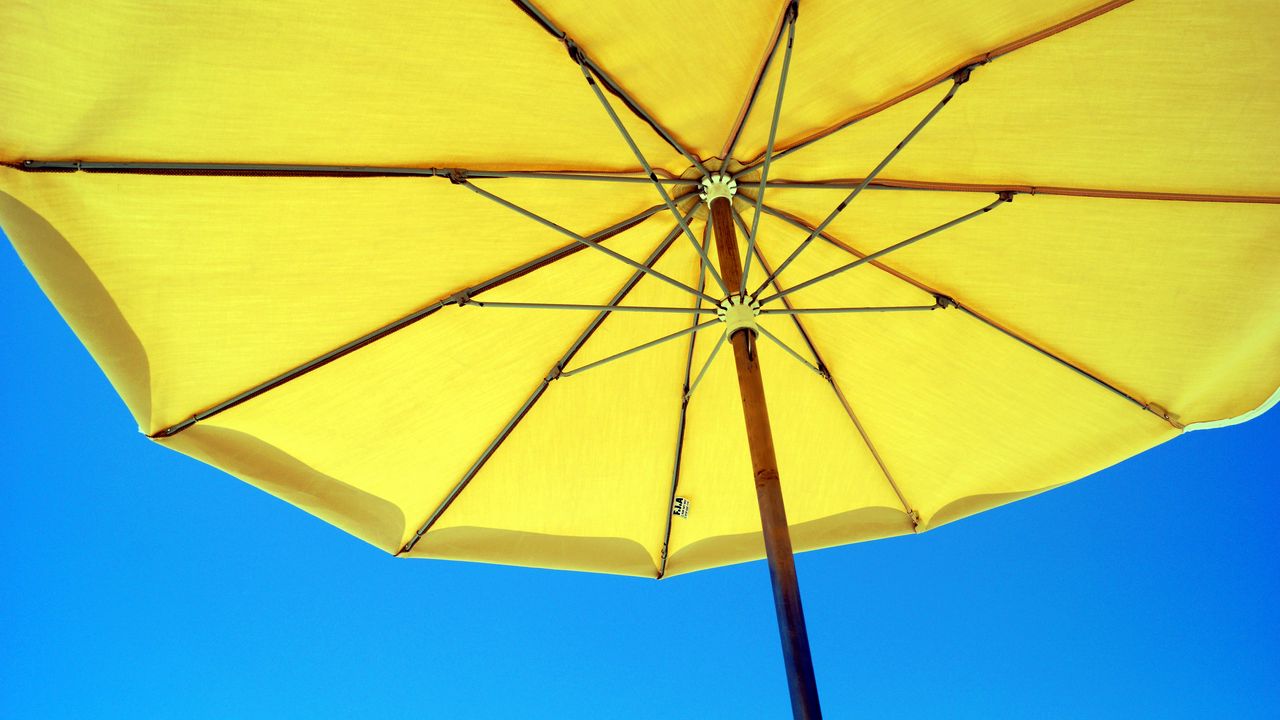 Wallpaper umbrella, yellow, blue