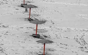 Preview wallpaper umbrellas, winter, snow, beach, landscape, red, bw