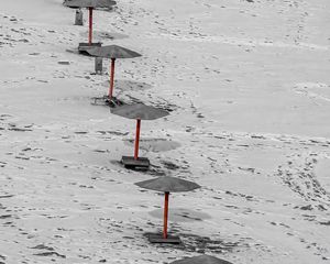 Preview wallpaper umbrellas, winter, snow, beach, landscape, red, bw