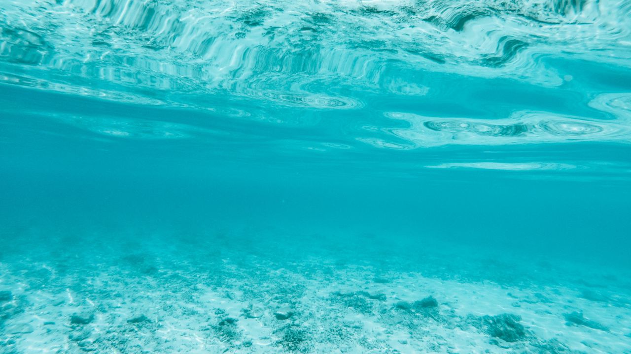 Wallpaper under water, depth, bottom, waves, transparent, blue