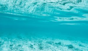 Preview wallpaper under water, depth, bottom, waves, transparent, blue